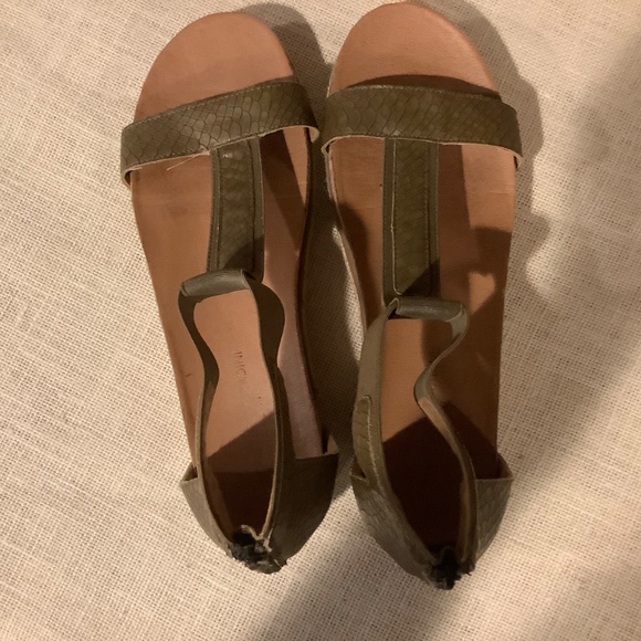 Womans Size 11 Adrienne Vittadini Sport Sandal Olive - Picture 2 of 4